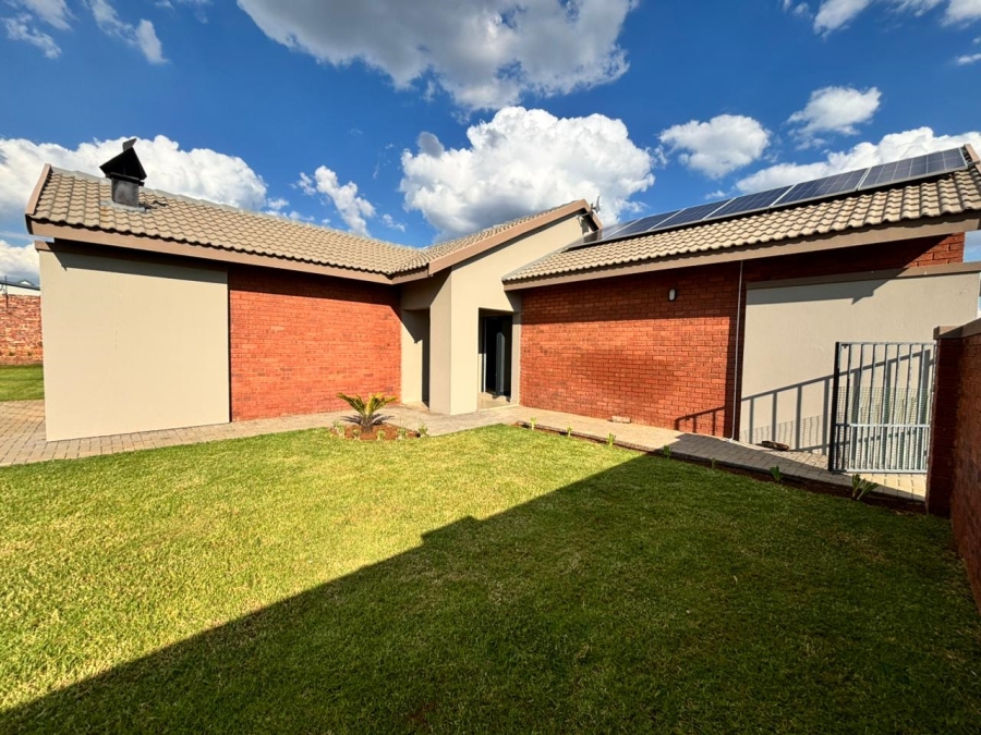 3 Bedroom Property for Sale in Van Der Hoff Park North West
